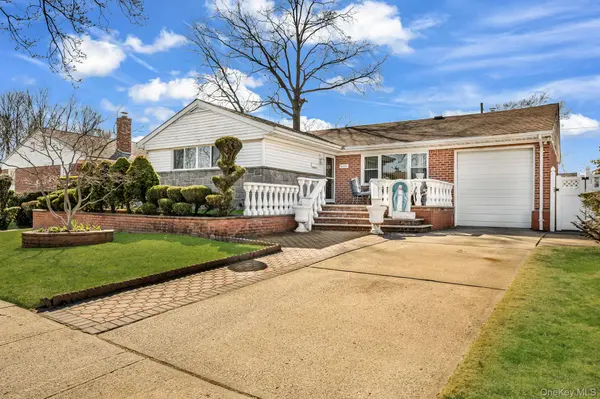600 Astor ST, Elmont, NY 11003