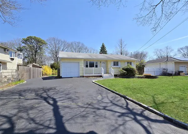 2069 Feuereisen AVE, Ronkonkoma, NY 11779