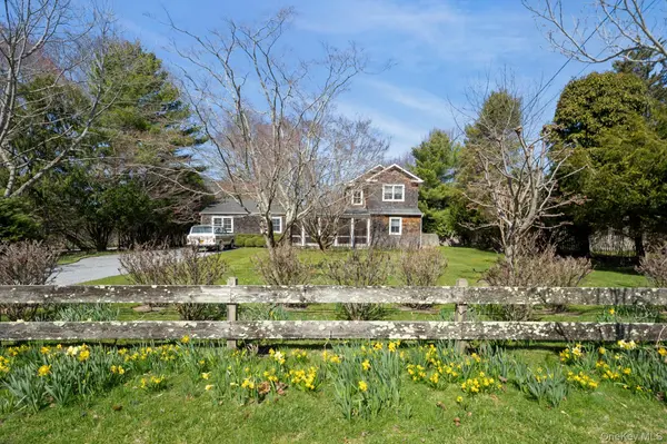 36 S Howells Point RD, Bellport Village, NY 11713