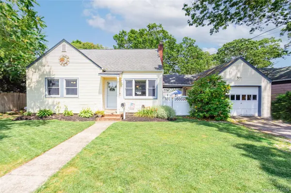 77 N Summit AVE, Patchogue, NY 11772