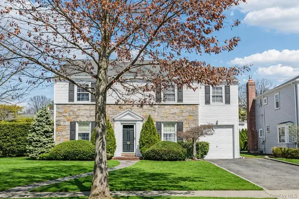 87 Kingsbury RD, Garden City, NY 11530