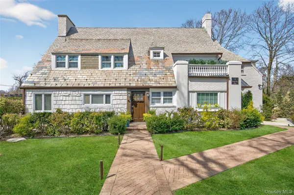 3 Beacon Hill RD, Port Washington, NY 11050