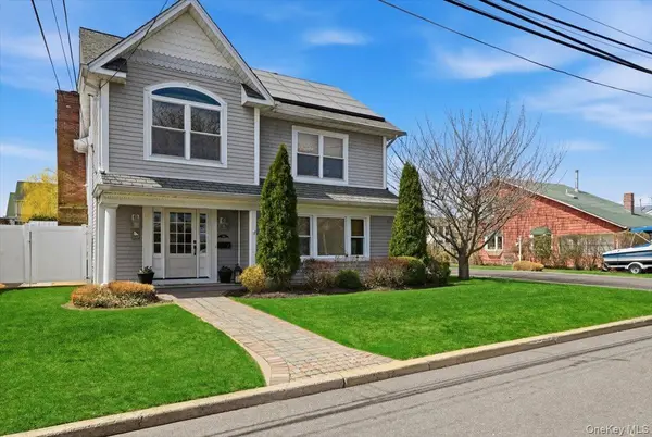 114 Araca RD, Babylon, NY 11702
