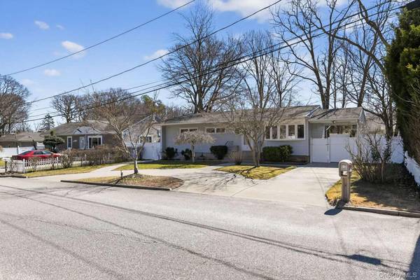 4 Jane ST, Selden, NY 11784