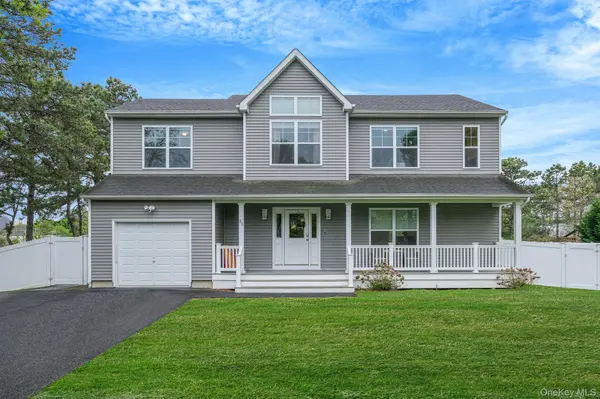 86 Country RD, Medford, NY 11763