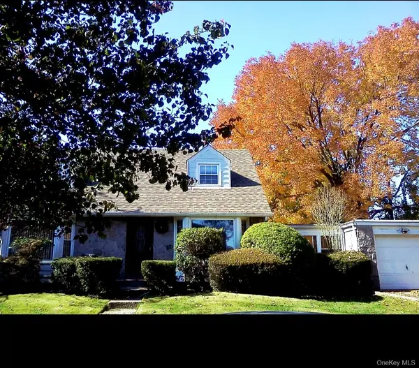 1 Herbert DR, New Hyde Park, NY 11040