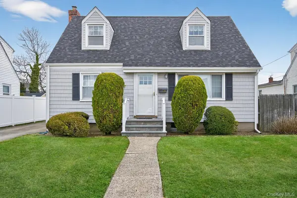 23 S Elm ST, Hicksville, NY 11801