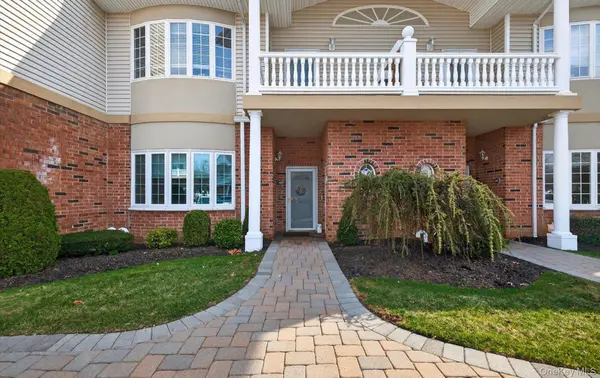 105 Francesca WAY #105, Amityville, NY 11701