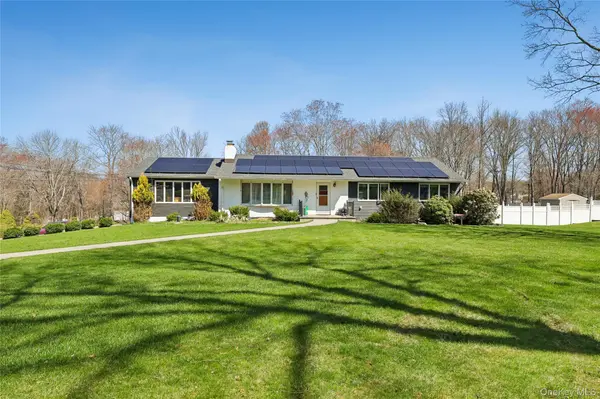 189 Burrows LN, Blauvelt, NY 10913
