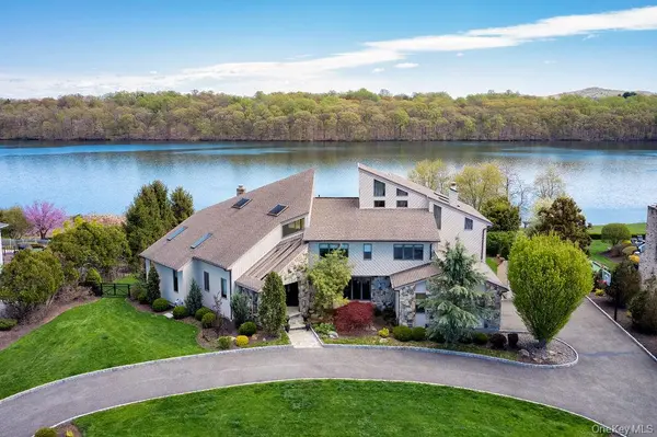 22 Fieldstone CT, New City, NY 10956