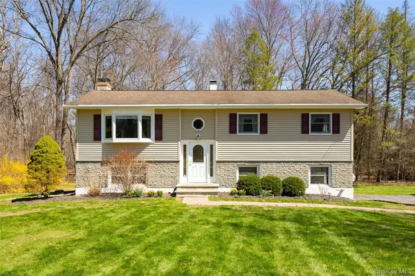 41 Julie DR, Hopewell Junction, NY 12533