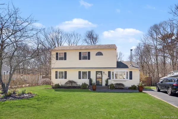 64 sweetbriar DR, Mastic, NY 11950