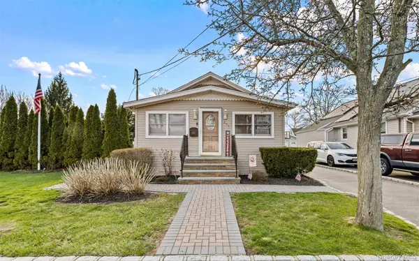 253 S 7th ST, Lindenhurst, NY 11757