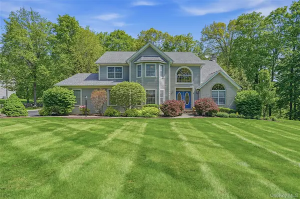 2 Windsor LN, Cornwall, NY 12518