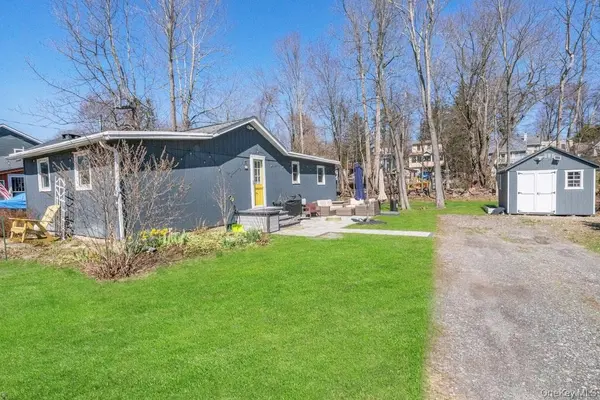10 Locust RD, Brewster, NY 10509
