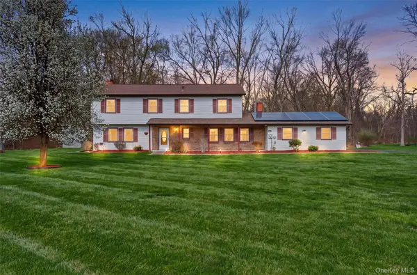 18 Stephen DR, Hopewell Junction, NY 12533