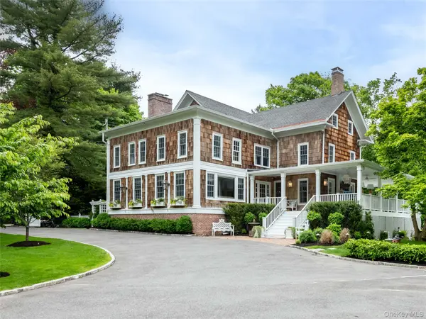 245 Lattingtown RD, Locust Valley, NY 11560