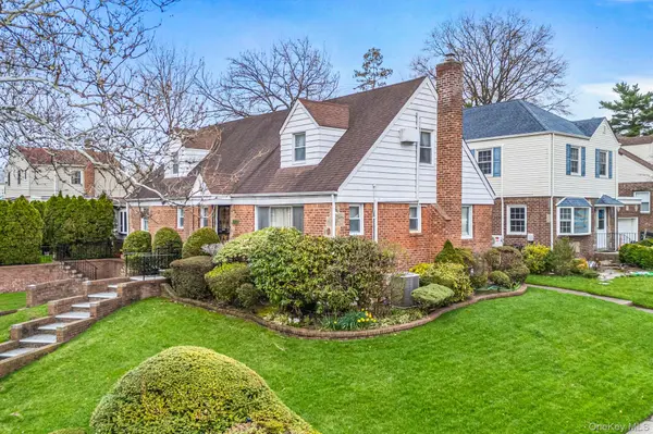 213-06 Richland AVE, Oakland Gardens, NY 11364