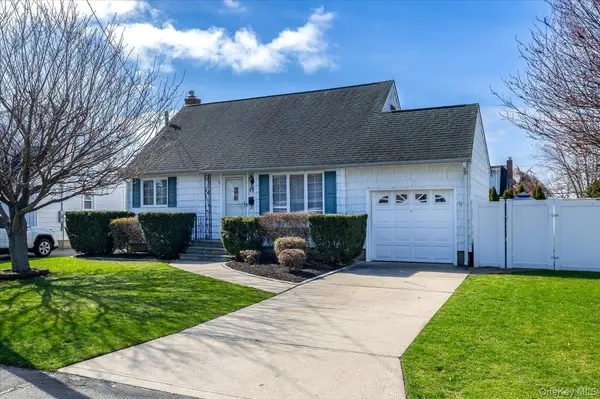 299 37 ST, Lindenhurst, NY 11757