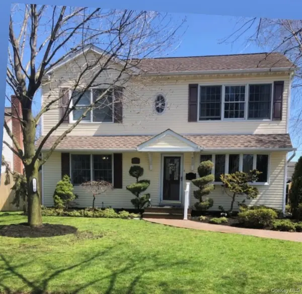 1009 Huckleberry RD, North Bellmore, NY 11710