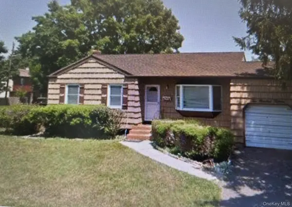 215 Lincoln AVE,  Brentwood,  NY 11717