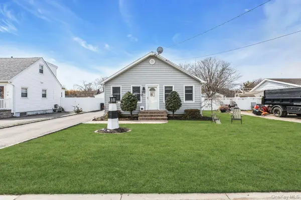39 Ocean AVE, Blue Point, NY 11715