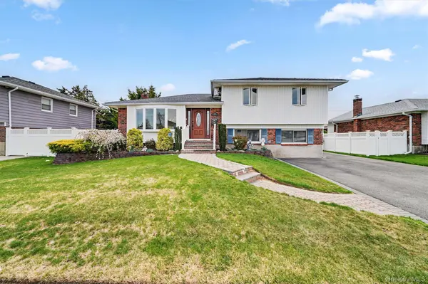 126 Washington ST, Farmingdale, NY 11735