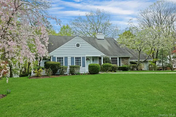 156 Rock Creek LN, Scarsdale, NY 10583