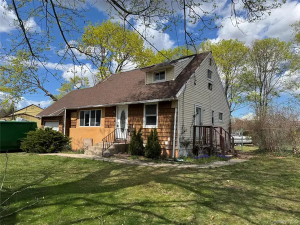 41 Princeton ST, Bay Shore, NY 11706