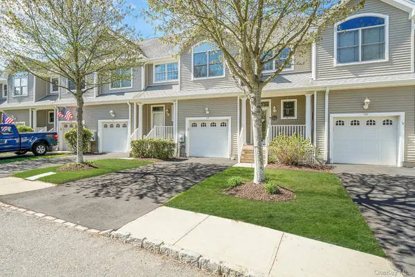 113 Brianna DR, East Setauket, NY 11733