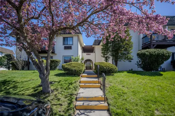 24 Village Park DR #1F, Fishkill, NY 12524