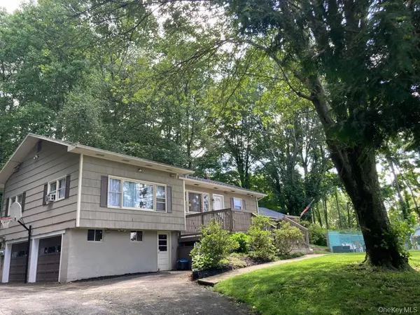 747 Bloomingburg RD, Bloomingburg, NY 12721