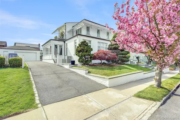 28-24 214th ST, Bayside, NY 11360