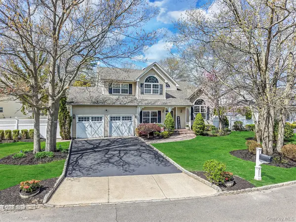 9 Tuthill Creek DR, Blue Point, NY 11772