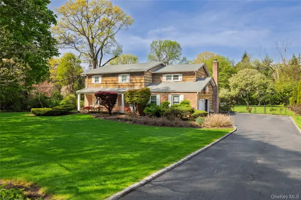 167 Brookville LN, Glen Head, NY 11545