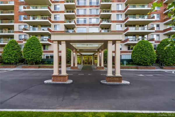 111 Cherry Valley AVE #517, Garden City, NY 11530