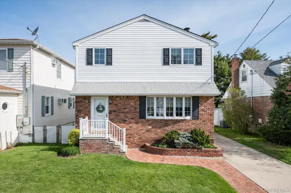 89 Bellevue AVE, Oceanside, NY 11572