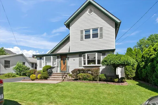 14 McCord PL, Bethpage, NY 11714