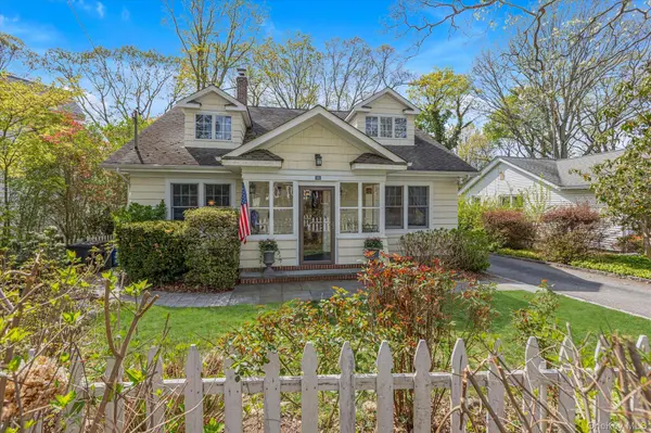 95 Scudder PL, Northport, NY 11768
