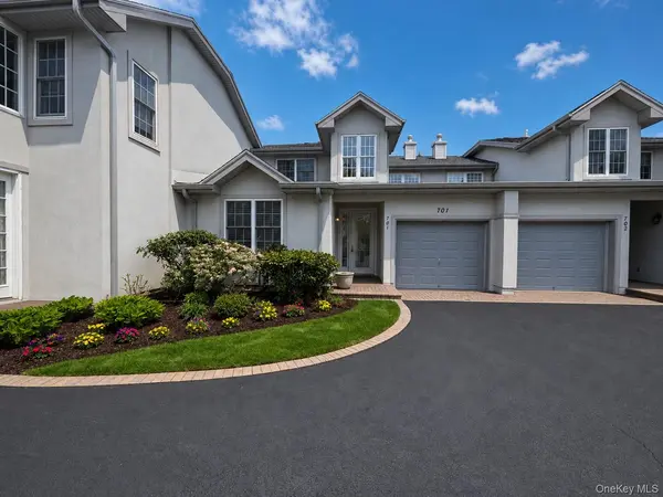 701 Balfour PL, Melville, NY 11747