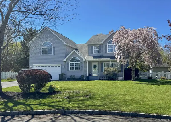 15 Whitetail CT, Center Moriches, NY 11934