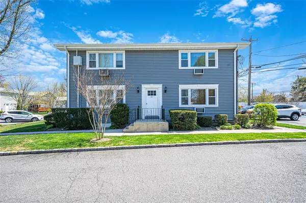 96 Finch LN #2B, Islip, NY 11751