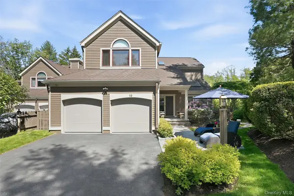 19 Clubhouse LN, Scarsdale, NY 10583