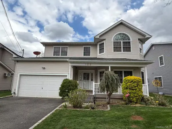 122 Walker RD, Mineola, NY 11501