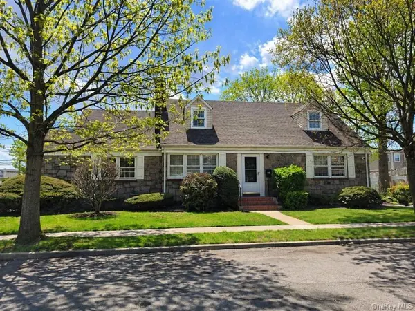 33 Nassau BLVD, West Hempstead, NY 11552