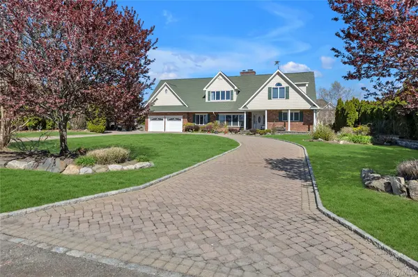227 W Islip RD, West Islip, NY 11795