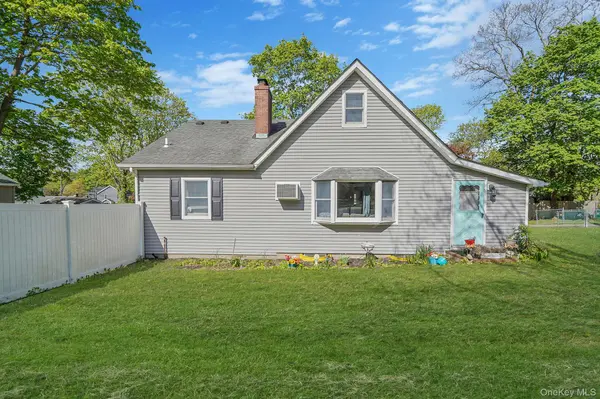 38 Nymph RD, Rocky Point, NY 11778