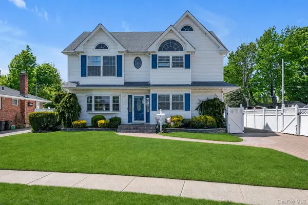 418 Parker AVE, Levittown, NY 11756