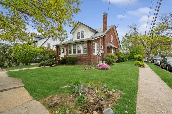 12 Harvard AVE, Hewlett, NY 11557