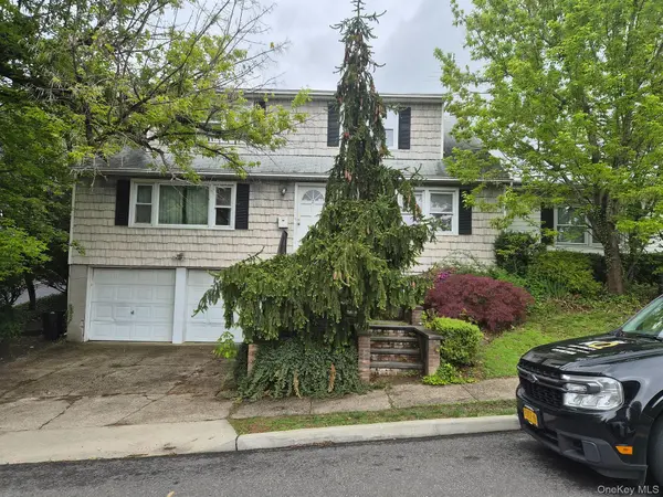 2 Huron ST, Glen Head, NY 11545